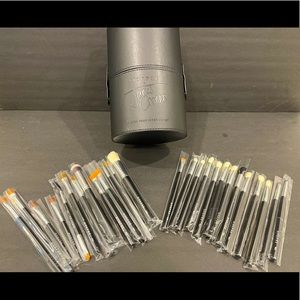 Morphe x James Charles Brush set